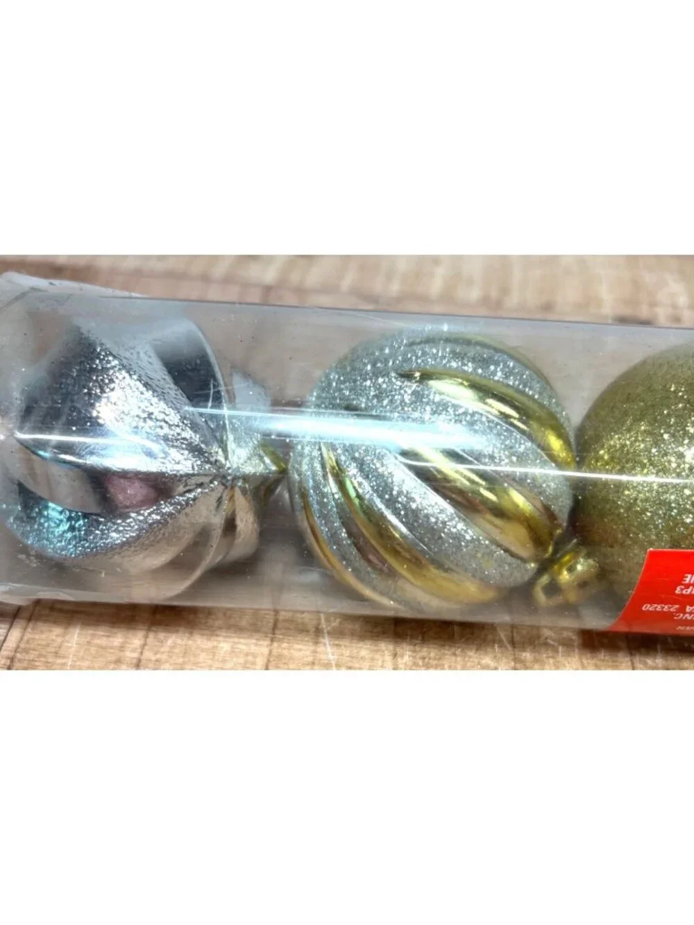 Christma 5-Piece Ornament Set & 20-Ft Gold Tinsel Garland For Holiday Decoration